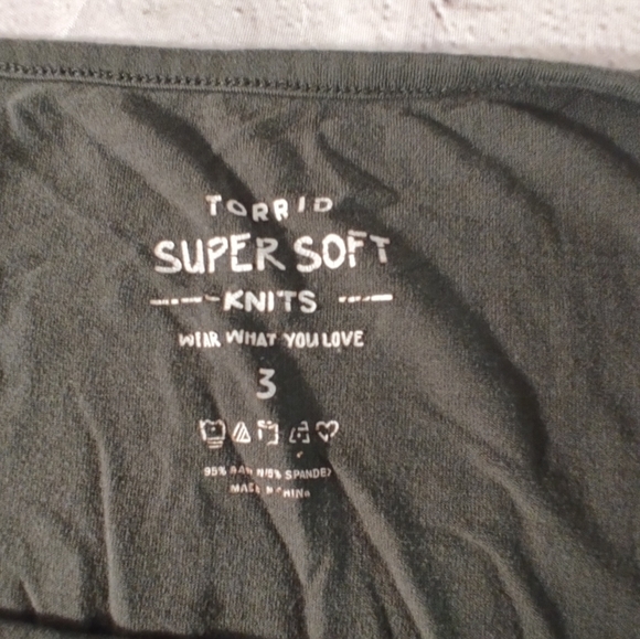 Torrid Super Soft Green Green Flowy Tee Shirt 3X - Picture 3 of 13